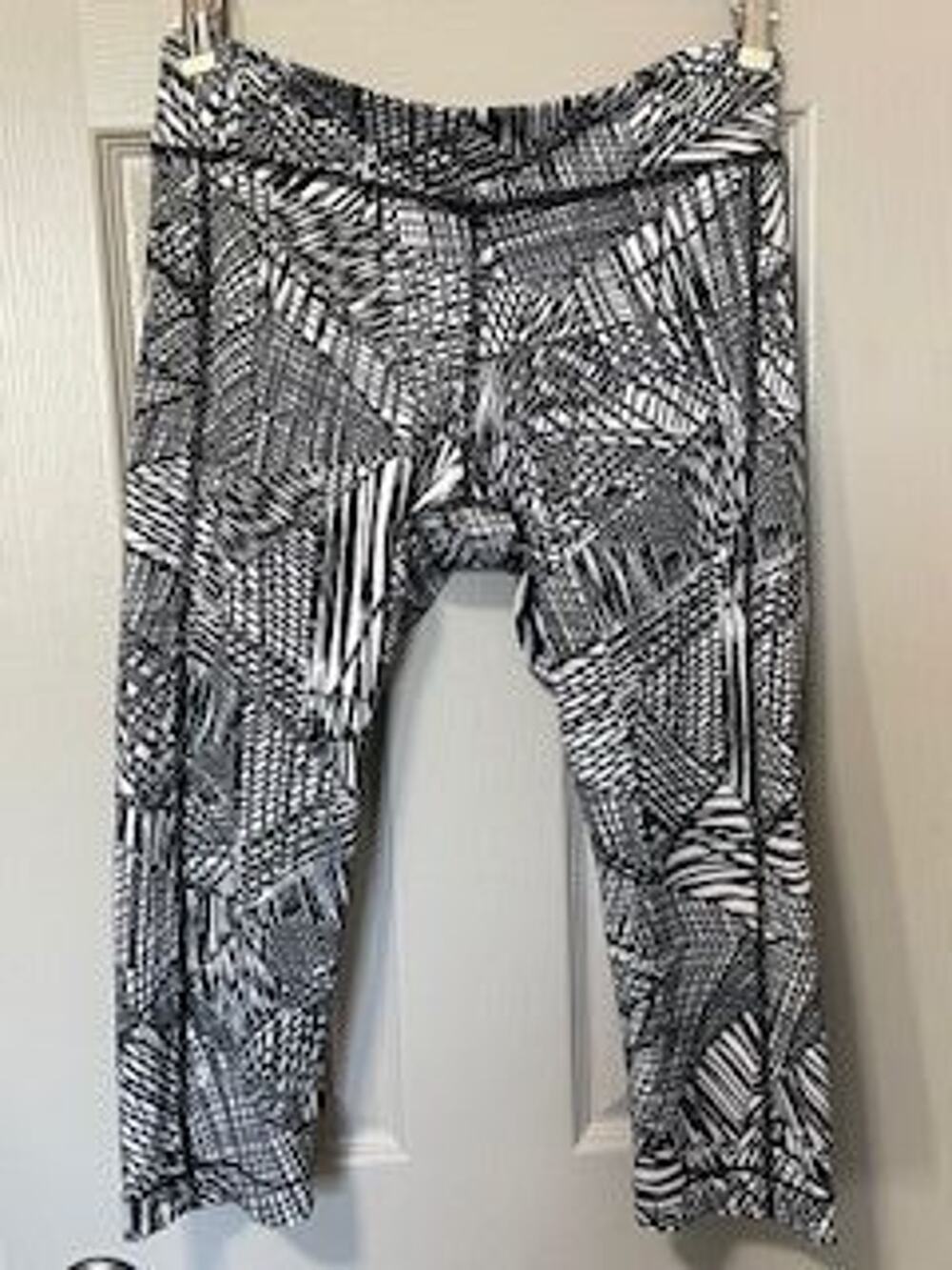 #B261 PRE-LOVED Under Armour heat gear compression size small